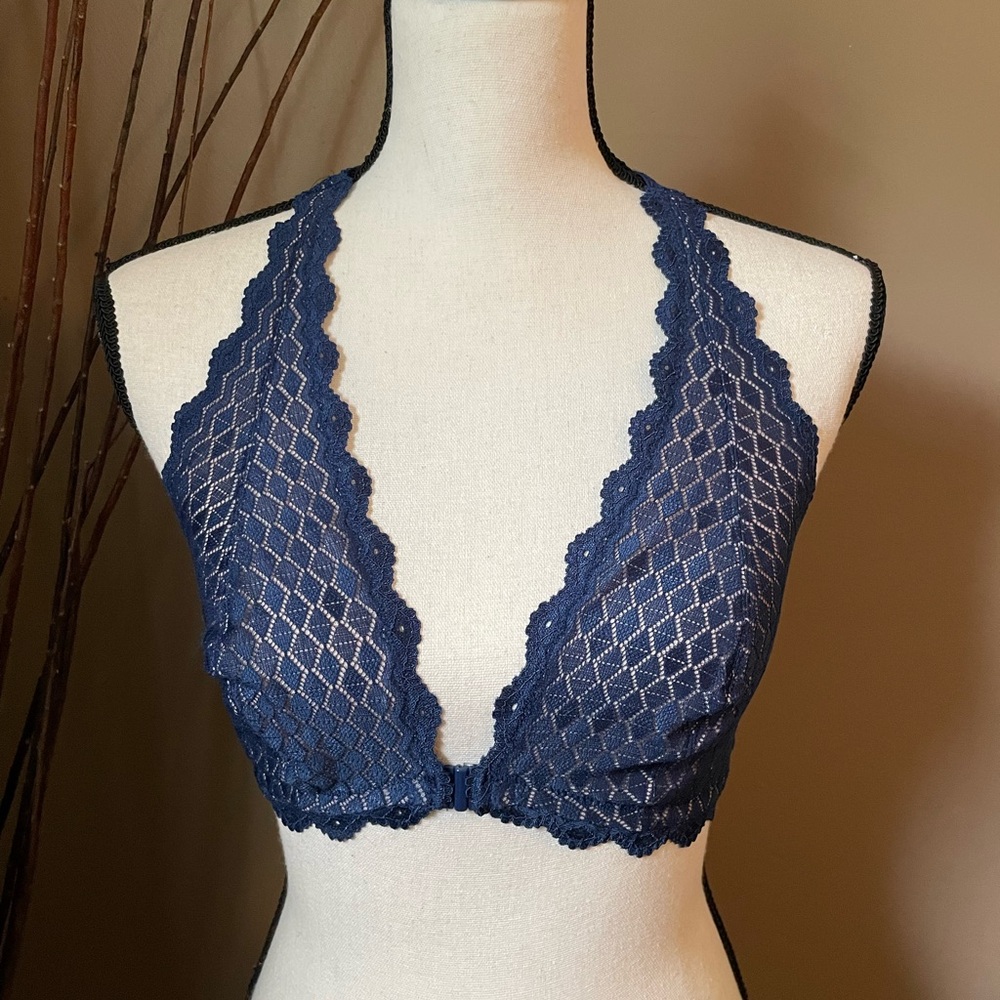 Elegant Lace Halter Bralette - Navy Blue